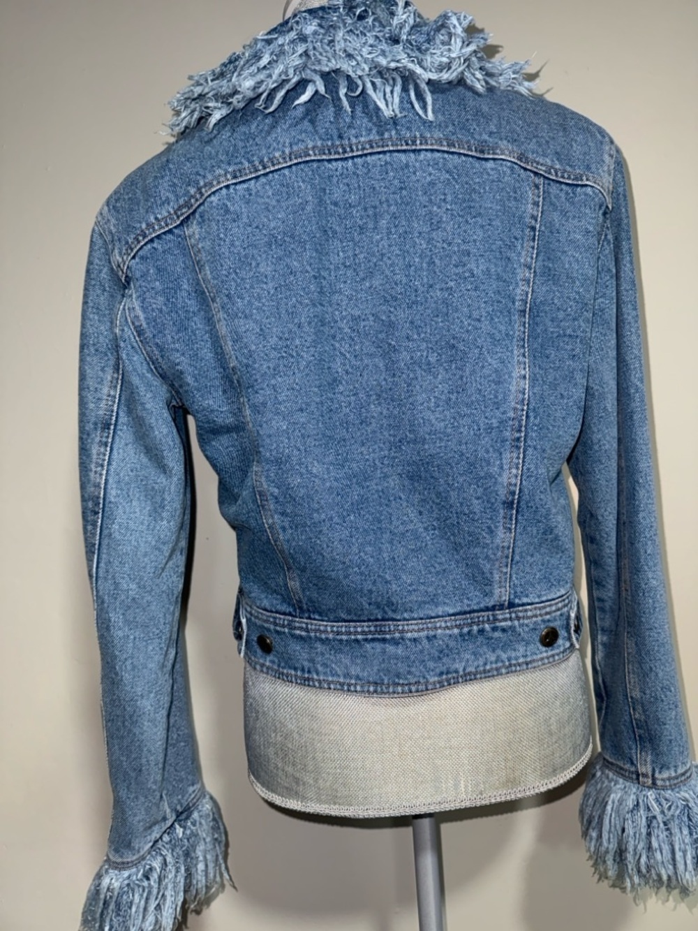 Vintage 1990sMoschino Light Blue Denim Cropped Jacket with Frayed Collar & Cuffs - Picture 3 of 4